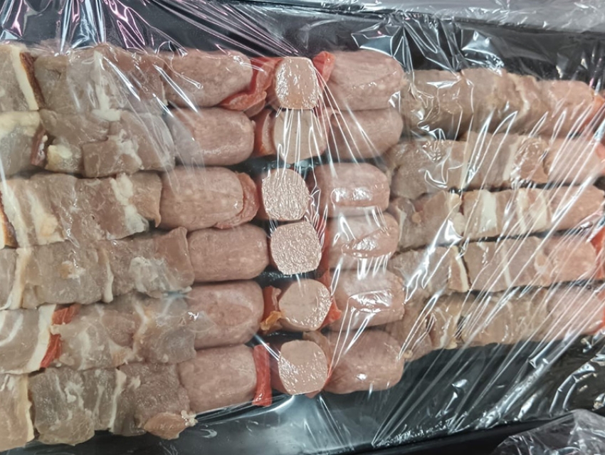 Sequestrati 65 kg di prodotti carnei in una macelleria