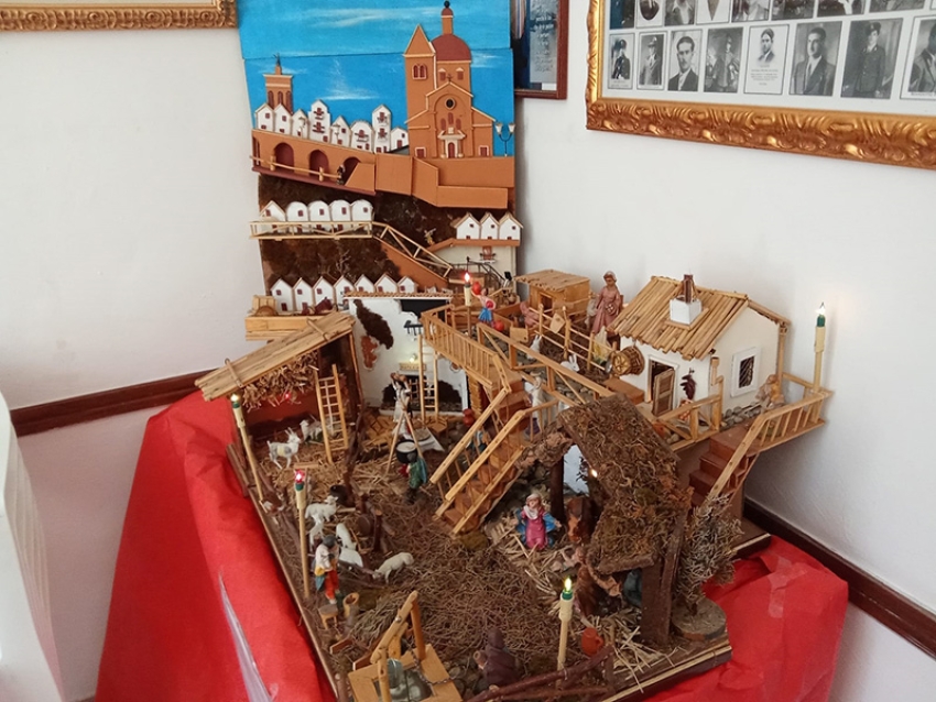 Presepe artigianale donato da un socio-artista al centro sociale Michetti