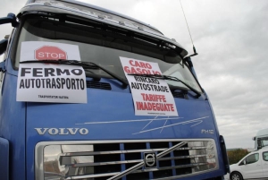 Caro carburante: autotrasportatori pronti a una nuova protesta