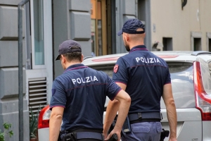 Condotto in carcere per maltrattamenti in famiglia, lesioni e violenza nei confronti della moglie