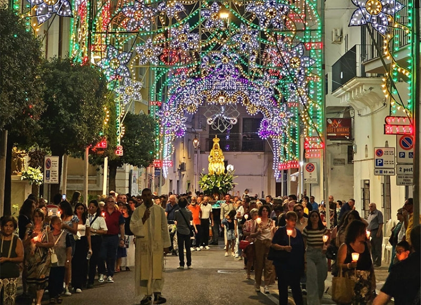 Una lunga fiaccolata notturna chiude i festeggiamenti per la Madonna di Viggiano