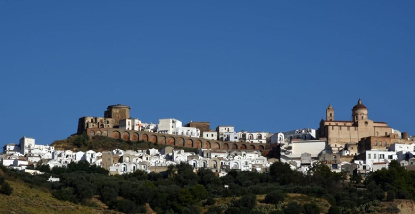 L'archivio comunale di Pisticci coperto dalla polvere e dall'incuria