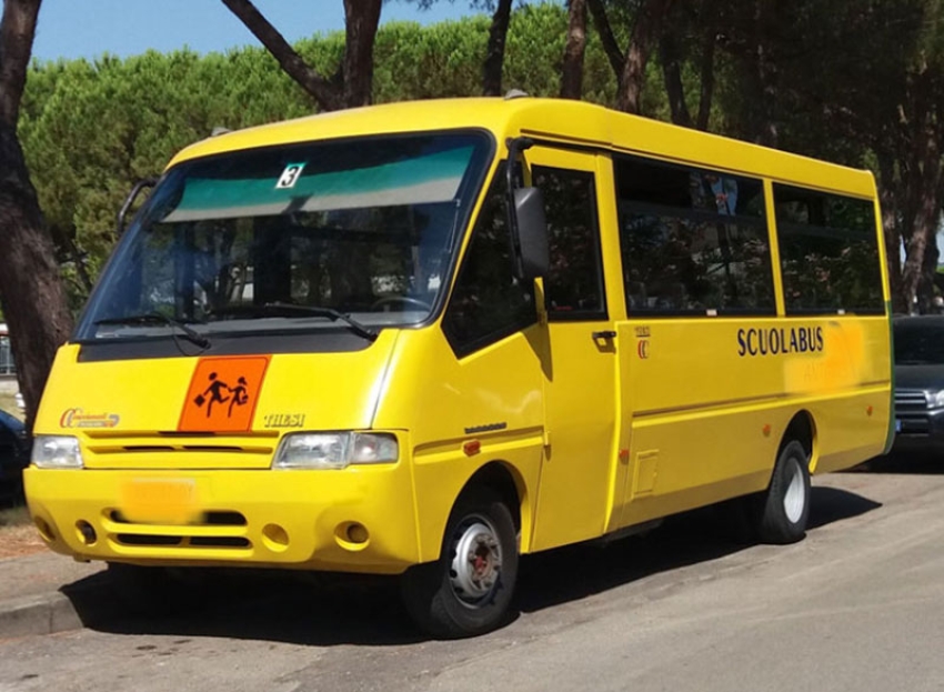 Trasporto scolastico non adatto per il figlio: l’appello dei genitori al Sindaco Albano